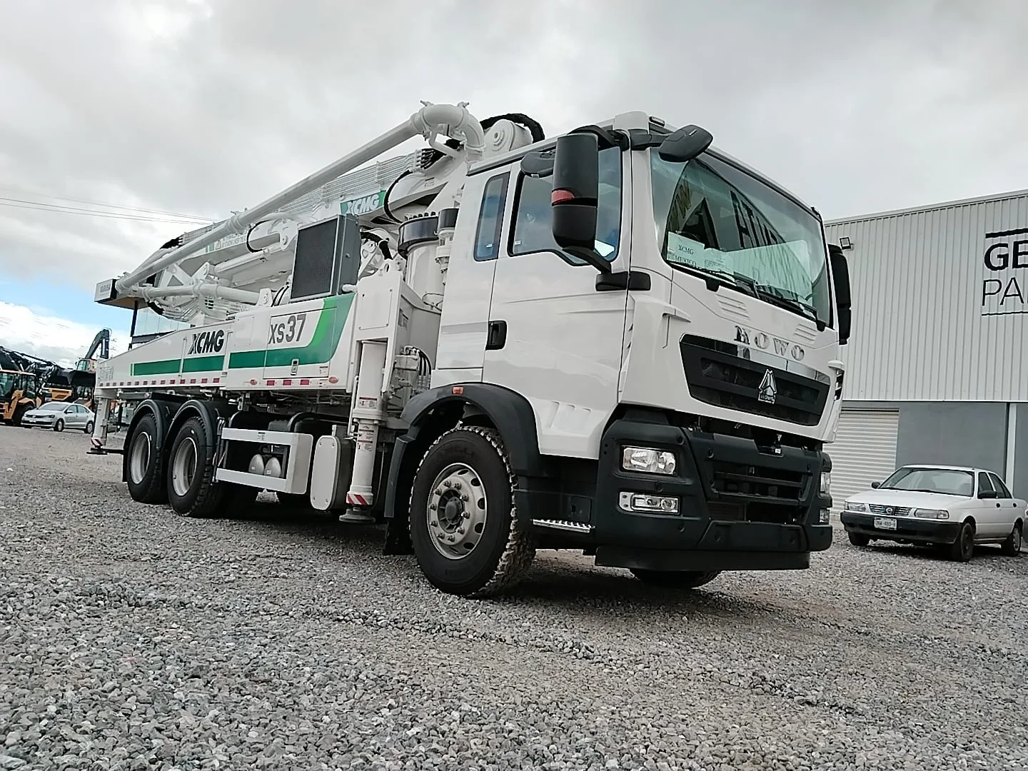 Excavadora XCMG XE800GK en demostración de campo